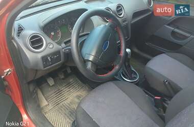 Хэтчбек Ford Fiesta 2006 в 