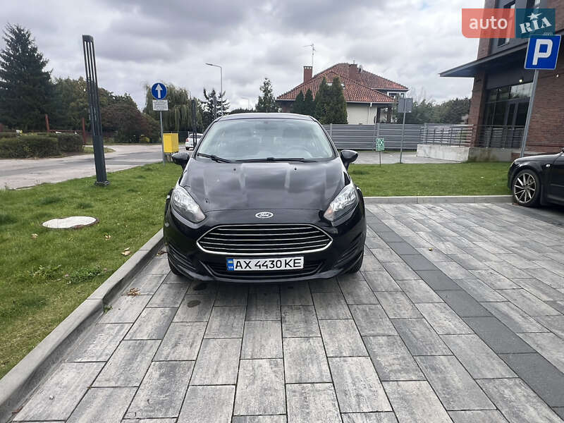 Седан Ford Fiesta 2017 в Львове