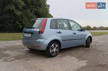 Хэтчбек Ford Fiesta 2005 в 