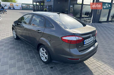 Седан Ford Fiesta 2016 в 