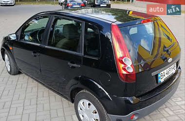 Хэтчбек Ford Fiesta 2006 в 