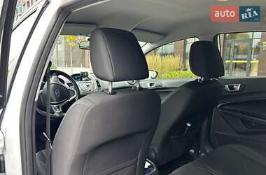 Хэтчбек Ford Fiesta 2013 в 