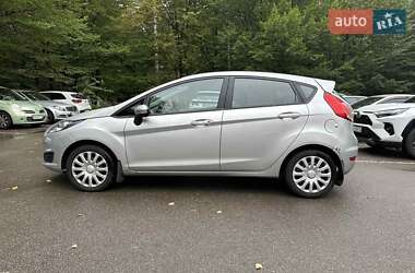 Хэтчбек Ford Fiesta 2016 в 