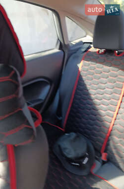 Седан Ford Fiesta 2015 в 