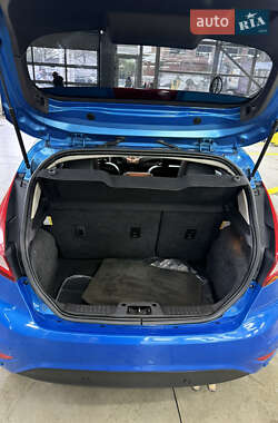 Хэтчбек Ford Fiesta 2011 в 