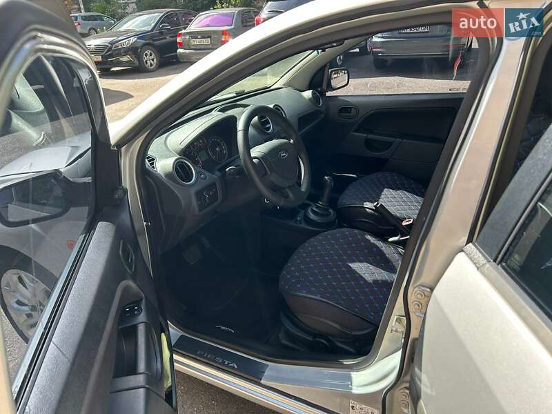 Хэтчбек Ford Fiesta 2006 в Киеве