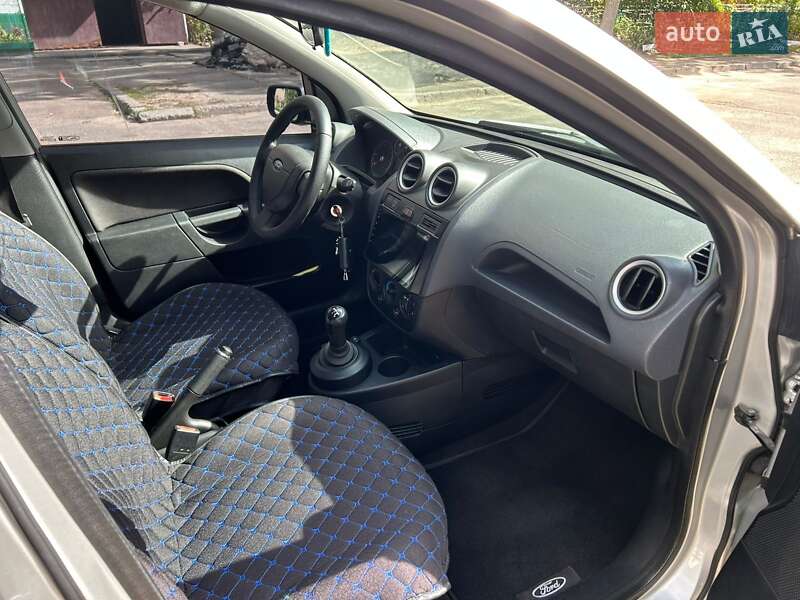Хэтчбек Ford Fiesta 2006 в Киеве
