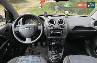 Хэтчбек Ford Fiesta 2007 в 