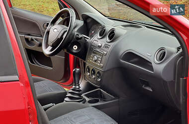 Хэтчбек Ford Fiesta 2007 в 