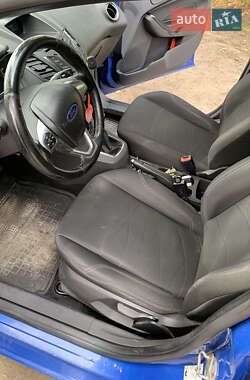 Хэтчбек Ford Fiesta 2013 в 