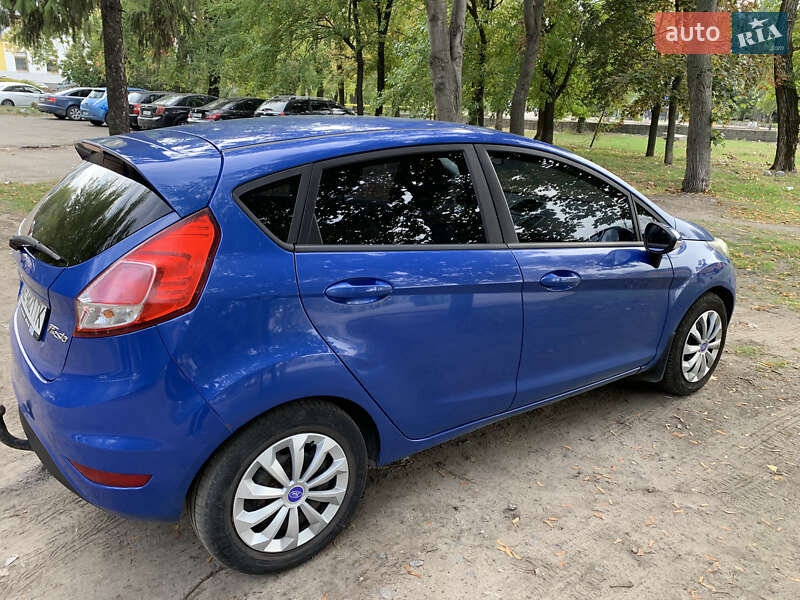 Хэтчбек Ford Fiesta 2013 в Днепре