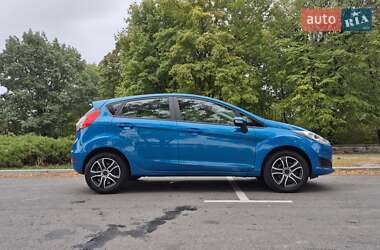 Хэтчбек Ford Fiesta 2016 в 