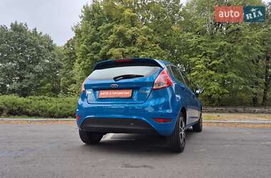 Хэтчбек Ford Fiesta 2016 в 