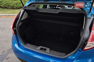 Хэтчбек Ford Fiesta 2016 в 