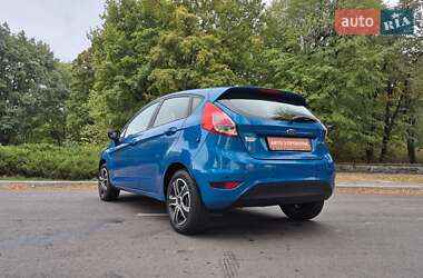 Хэтчбек Ford Fiesta 2016 в 