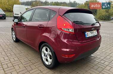 Хетчбек Ford Fiesta 2011 в 