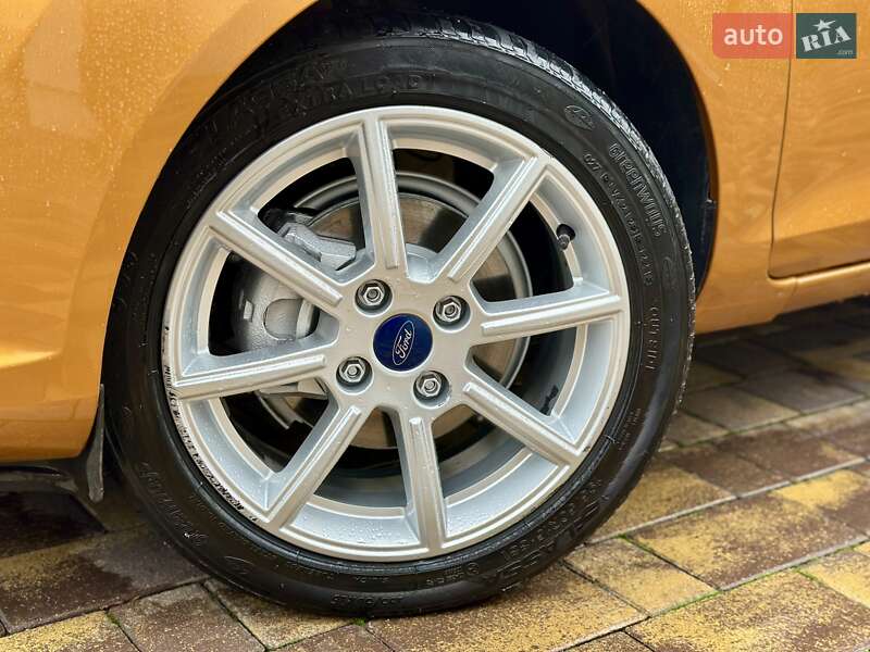 Седан Ford Fiesta 2015 в Виннице