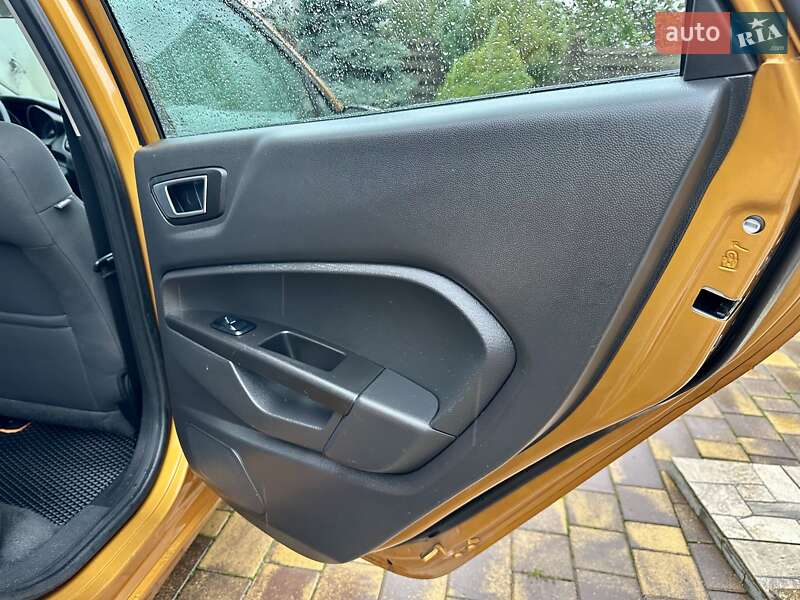 Седан Ford Fiesta 2015 в Виннице