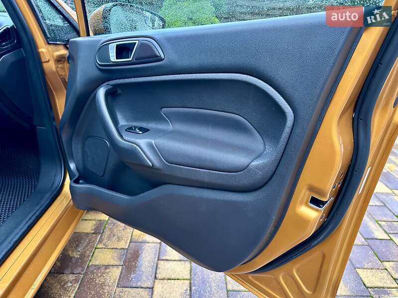 Седан Ford Fiesta 2015 в Виннице