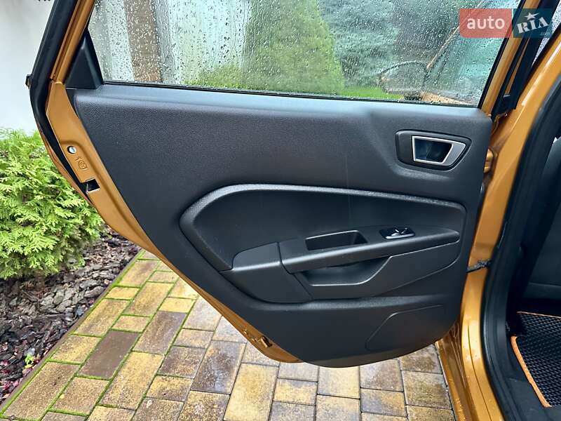 Седан Ford Fiesta 2015 в Виннице