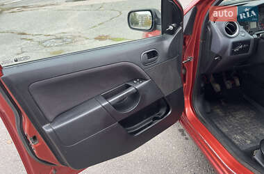 Хэтчбек Ford Fiesta 2007 в 