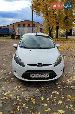 Хэтчбек Ford Fiesta 2012 в 