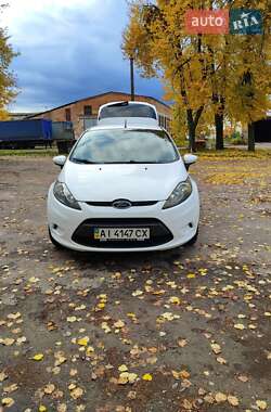 Хэтчбек Ford Fiesta 2012 в 