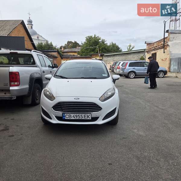 Хэтчбек Ford Fiesta 2016 в 