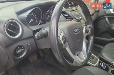 Хэтчбек Ford Fiesta 2016 в 