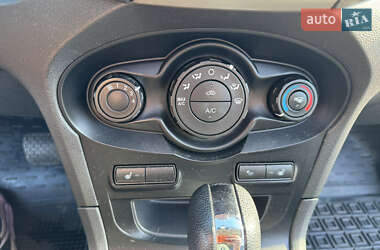 Хэтчбек Ford Fiesta 2012 в 