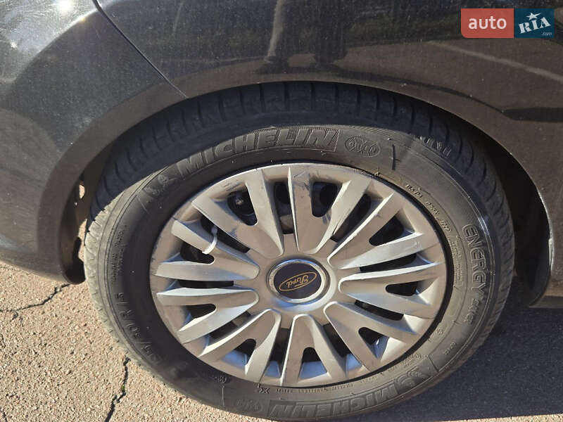 Хетчбек Ford Fiesta 2014 в Києві фото 17 Хетчбек Ford Fiesta 2014 в Києві