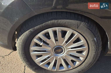Хэтчбек Ford Fiesta 2014 в 
