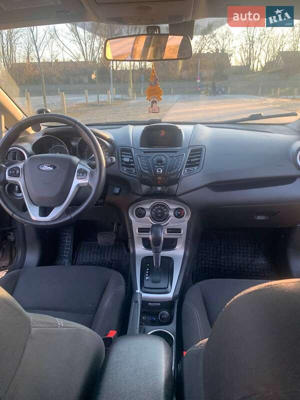 Седан Ford Fiesta 2013 в Олександрії
