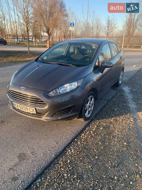 Седан Ford Fiesta 2013 в 