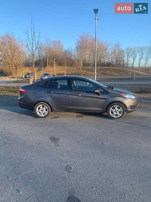 Седан Ford Fiesta 2013 в Олександрії