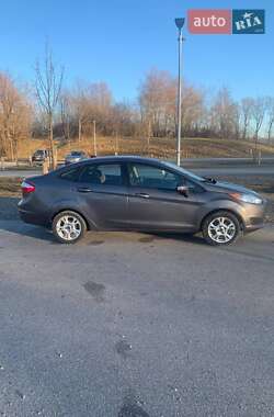 Седан Ford Fiesta 2013 в 