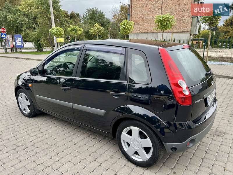 Хэтчбек Ford Fiesta 2008 в Остроге