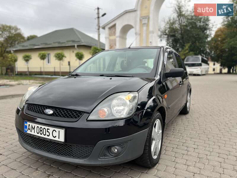 Хэтчбек Ford Fiesta 2008 в Остроге