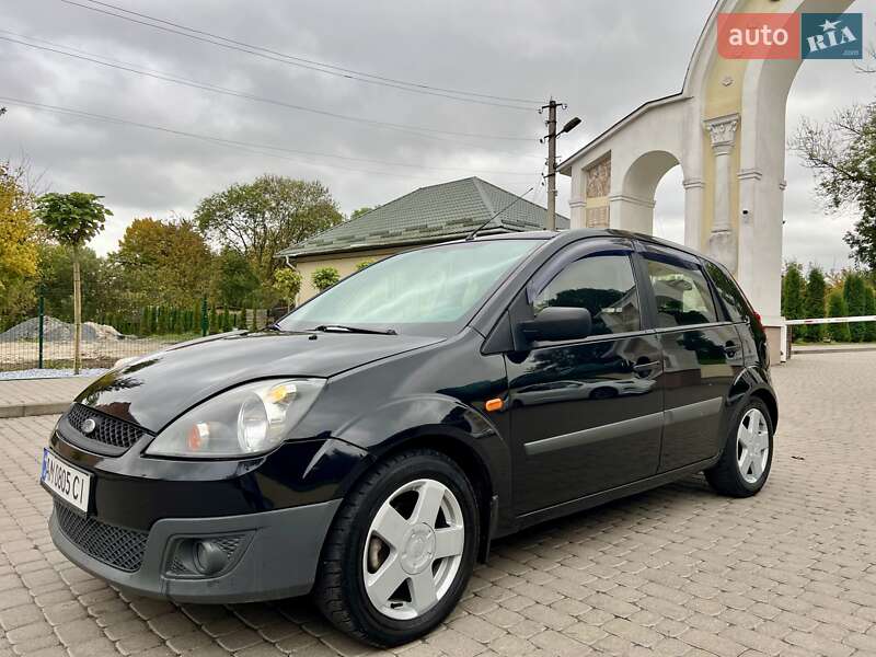Хэтчбек Ford Fiesta 2008 в Остроге