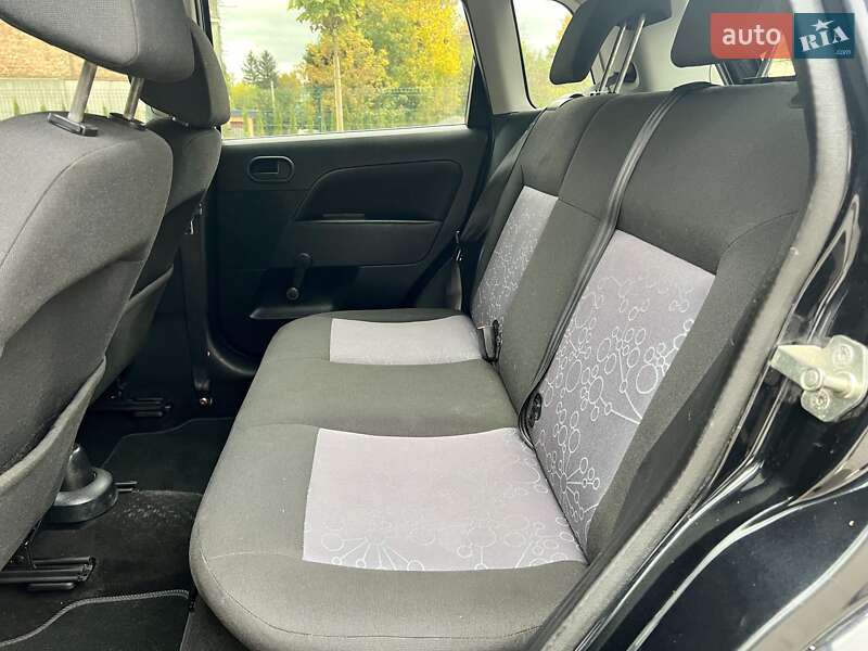 Хэтчбек Ford Fiesta 2008 в Остроге