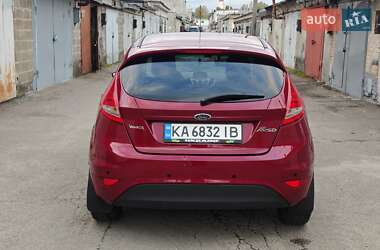 Хэтчбек Ford Fiesta 2011 в 