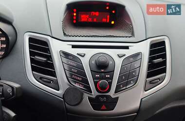Хэтчбек Ford Fiesta 2011 в 