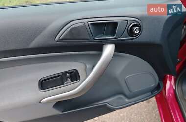 Хэтчбек Ford Fiesta 2011 в 