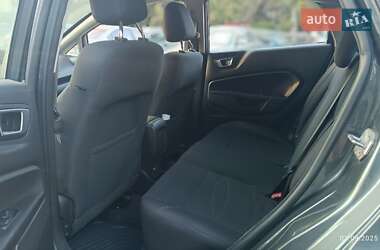 Хэтчбек Ford Fiesta 2016 в 