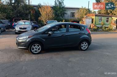 Хэтчбек Ford Fiesta 2016 в 