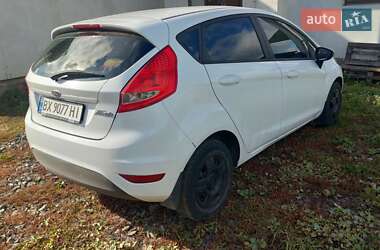 Хэтчбек Ford Fiesta 2012 в 
