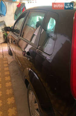 Хэтчбек Ford Fiesta 2002 в  фото 14 Хэтчбек Ford Fiesta 2002 в
