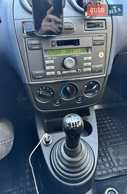 Хэтчбек Ford Fiesta 2007 в 
