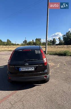 Хетчбек Ford Fiesta 2006 в 