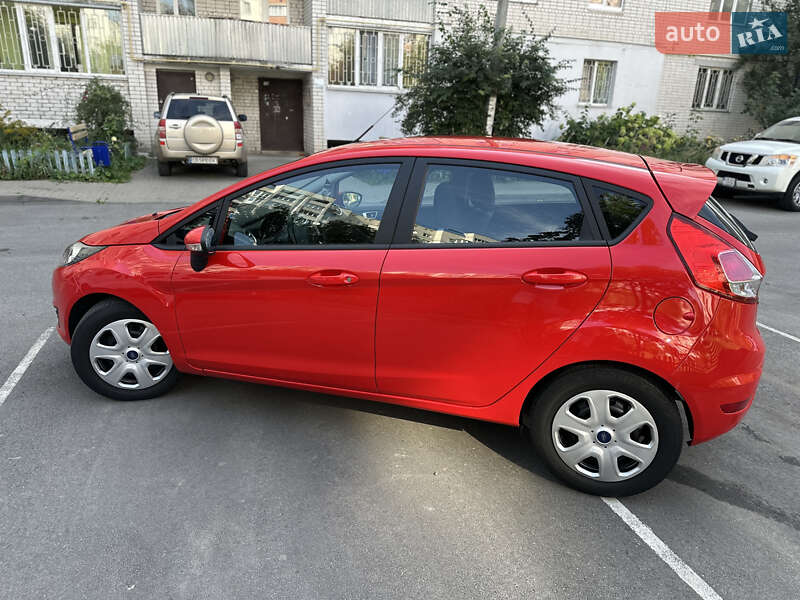 Хэтчбек Ford Fiesta 2016 в Чернигове